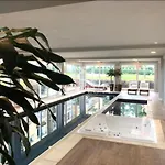 Apto Moderno Com Lareira, Piscina Aquecida E Infra Completo Em Gramado