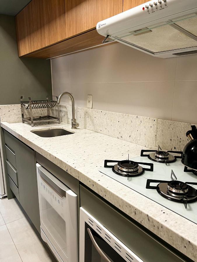 Apto Moderno Com Lareira, Piscina Aquecida E Infra Completo Em Apartamento Gramado