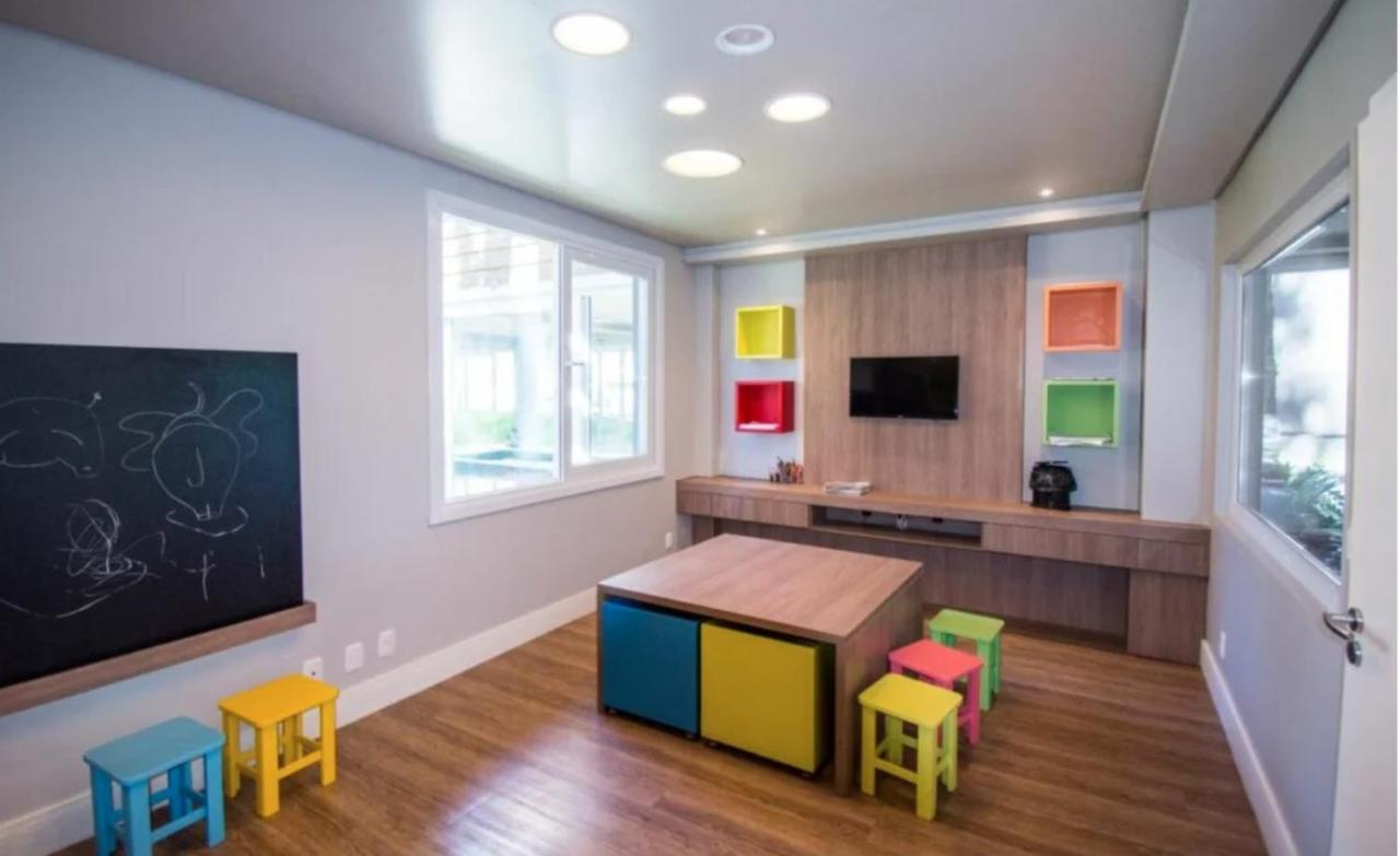 Apto Moderno Com Lareira, Piscina Aquecida E Infra Completo Em Apartamento Gramado