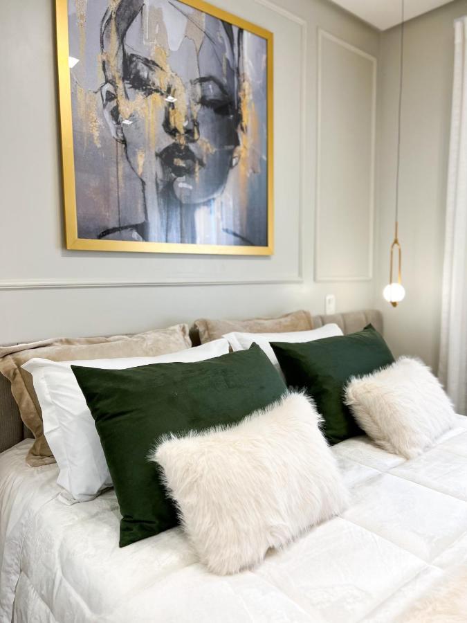 Apto Moderno Com Lareira, Piscina Aquecida E Infra Completo Em Apartamento Gramado