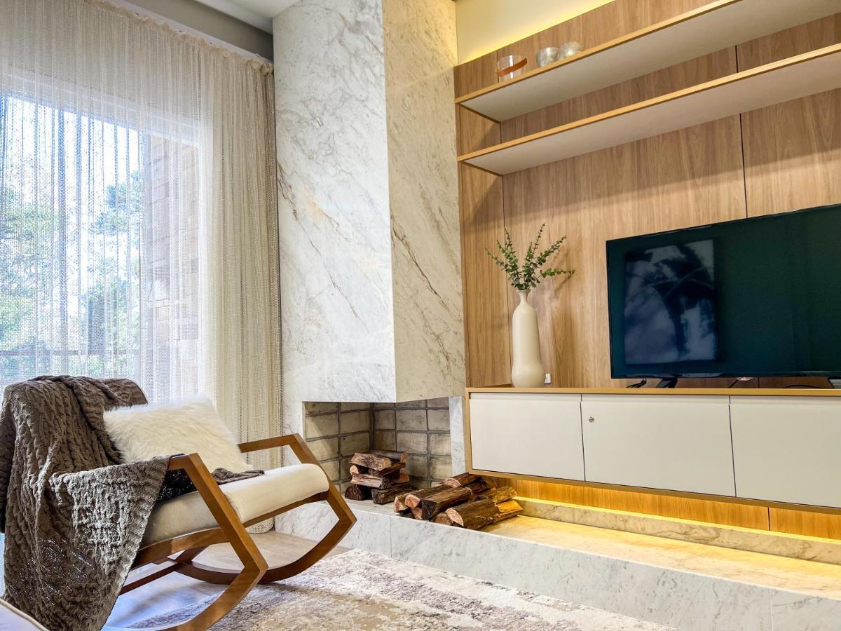 Apto Moderno Com Lareira, Piscina Aquecida E Infra Completo Em Apartamento *